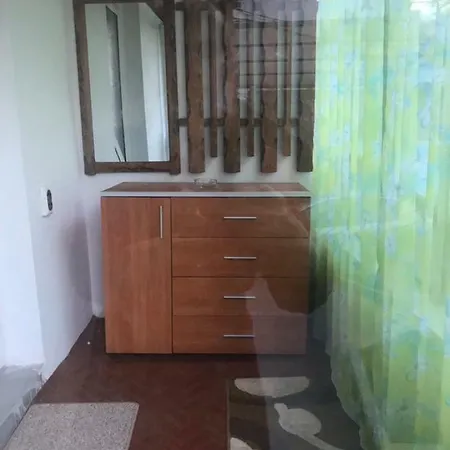 Апартамент Нощувки Шумен 아파트 *