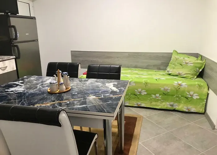 Апартамент Нощувки Шумен *