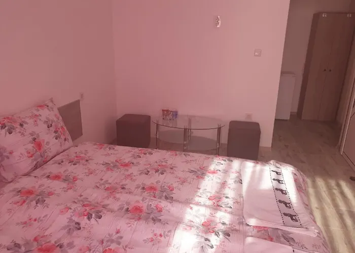 Апартамент Нощувки Шумен